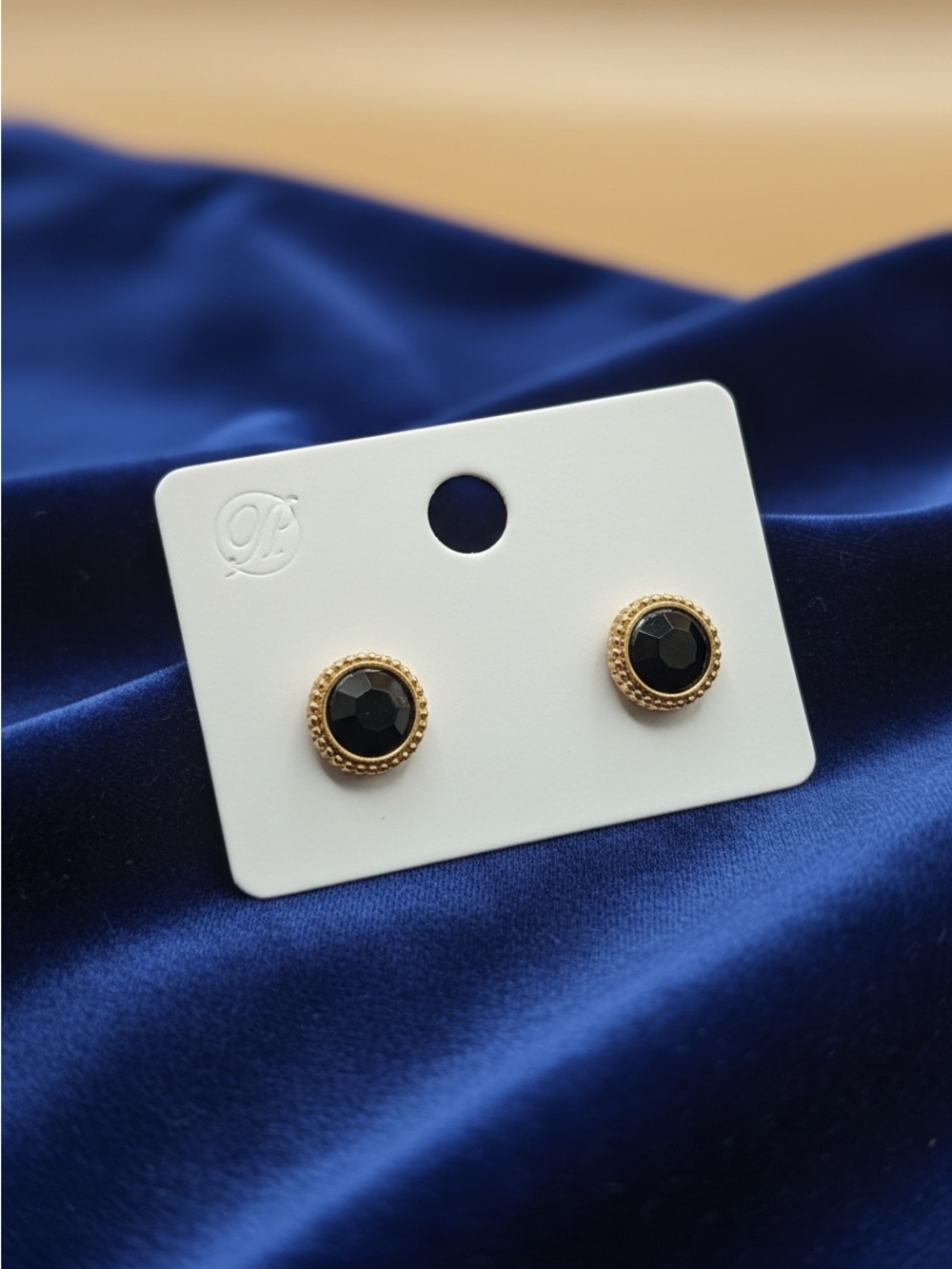 Gold Tone Black Cabochon Stud Earrings NWOT Classic Vintage Style Earrings